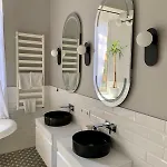Luxury Apartment *